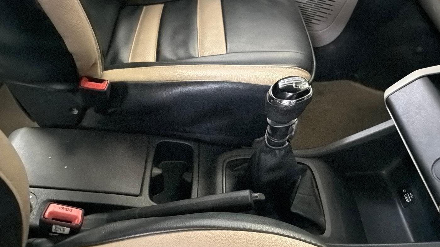 2019 Renault TRIBER RXT, Petrol, Manual, 67,579 km, Gear Lever