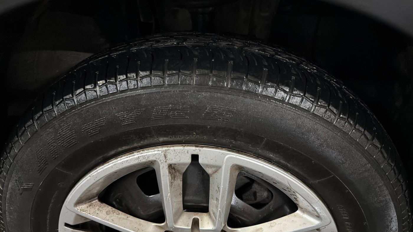2019 Renault TRIBER RXT, Petrol, Manual, 67,579 km, Right Front Tyre Tread