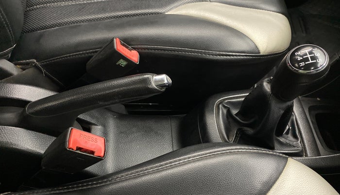 2013 Maruti Swift ZXI, Petrol, Manual, 40,611 km, Gear Lever