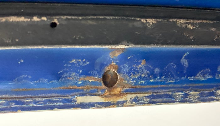2013 Maruti Swift ZXI, Petrol, Manual, 40,611 km, Front passenger door - Slight discoloration
