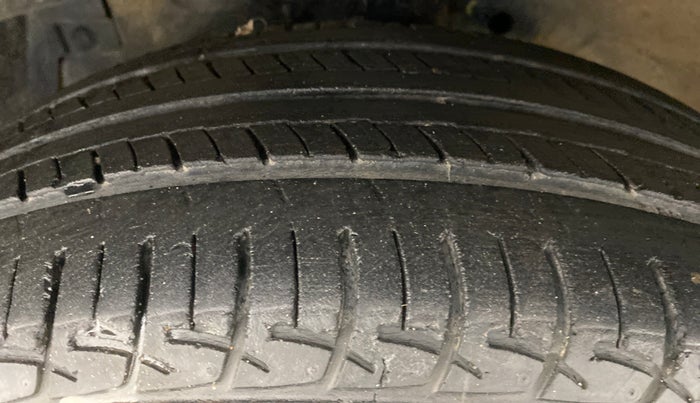 2013 Maruti Swift ZXI, Petrol, Manual, 40,611 km, Left Front Tyre Tread