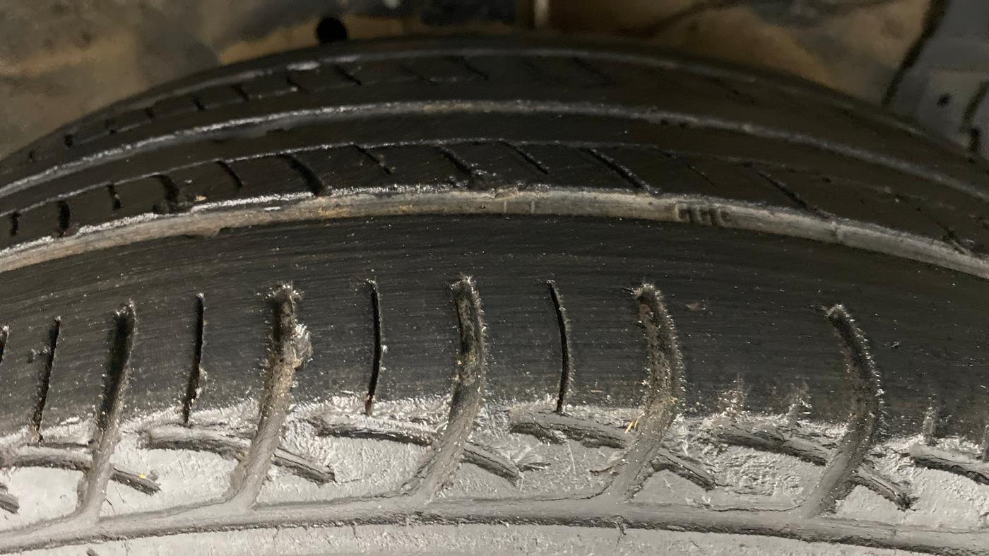 2013 Maruti Swift ZXI, Petrol, Manual, 40,611 km, Right Front Tyre Tread