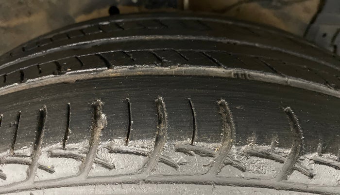 2013 Maruti Swift ZXI, Petrol, Manual, 40,611 km, Right Front Tyre Tread