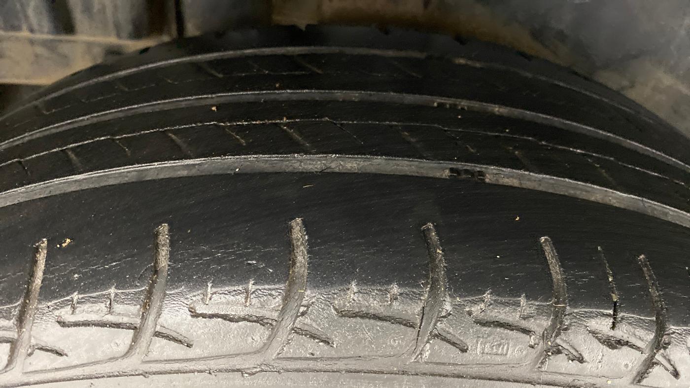 2013 Maruti Swift ZXI, Petrol, Manual, 40,611 km, Right Rear Tyre Tread