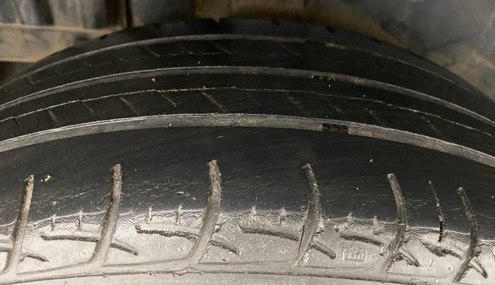 2013 Maruti Swift ZXI, Petrol, Manual, 40,611 km, Right Rear Tyre Tread