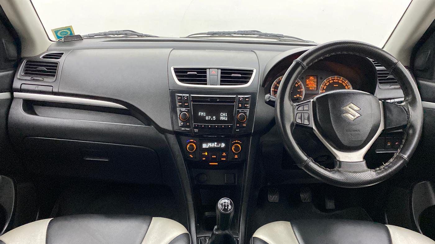 2013 Maruti Swift ZXI, Petrol, Manual, 40,611 km, Dashboard
