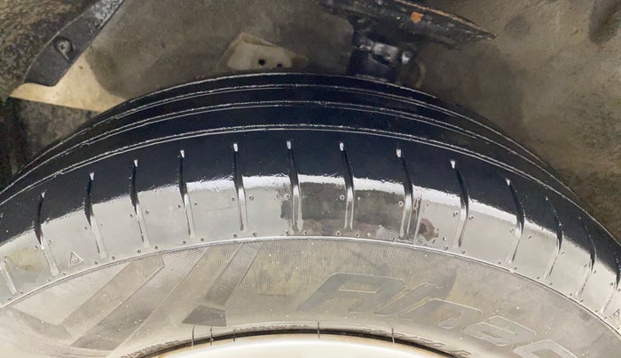 2014 Hyundai i20 MAGNA 1.2, CNG, Manual, 1,46,246 km, Left Front Tyre Tread
