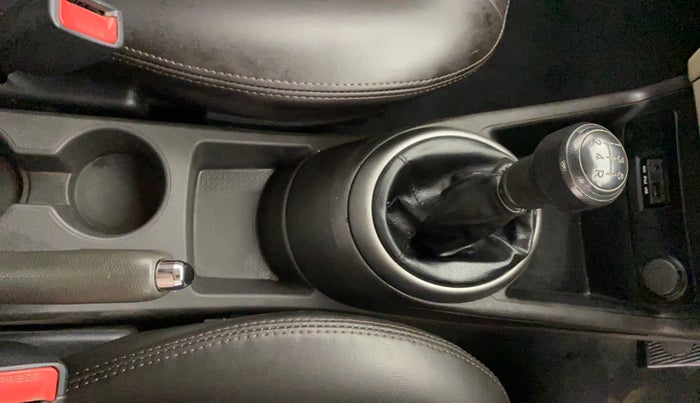 2014 Hyundai i20 MAGNA 1.2, CNG, Manual, 1,46,246 km, Gear Lever