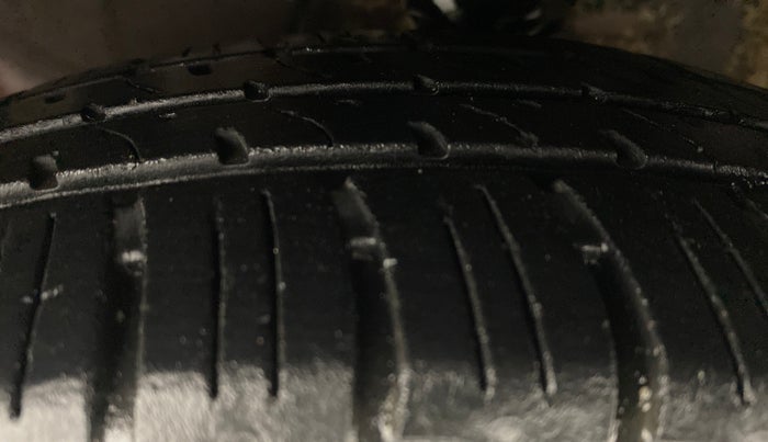 2015 Hyundai i10 MAGNA 1.1 IRDE2, Petrol, Manual, 27,819 km, Left Front Tyre Tread