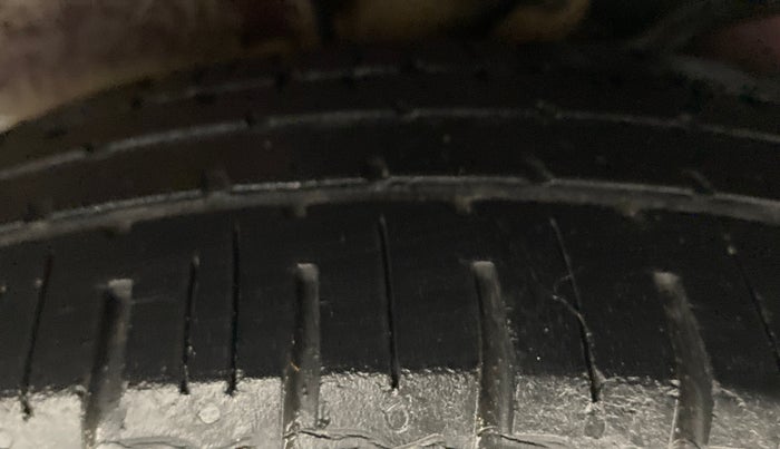 2015 Hyundai i10 MAGNA 1.1 IRDE2, Petrol, Manual, 27,819 km, Left Rear Tyre Tread