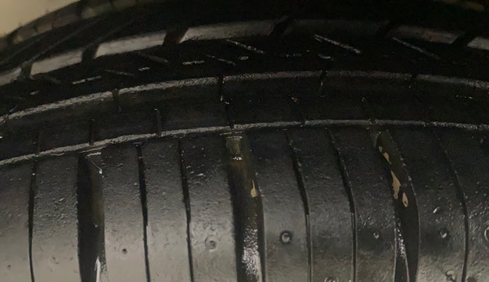 2016 Hyundai Eon MAGNA +, Petrol, Manual, 57,414 km, Left Front Tyre Tread