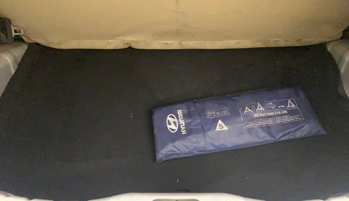 2016 Hyundai Eon MAGNA +, Petrol, Manual, 57,414 km, Boot Inside