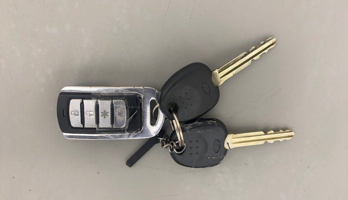 2016 Hyundai Eon MAGNA +, Petrol, Manual, 57,414 km, Key Close Up