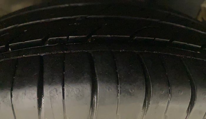 2016 Hyundai Eon MAGNA +, Petrol, Manual, 57,414 km, Left Rear Tyre Tread