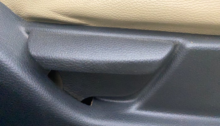 2016 Hyundai Eon MAGNA +, Petrol, Manual, 57,414 km, Driver Side Adjustment Panel