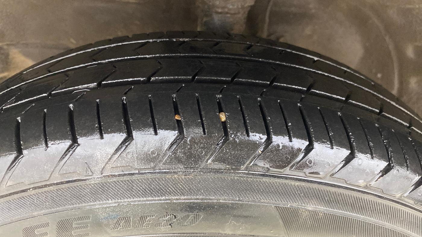 2015 Maruti Wagon R 1.0 VXI, Petrol, Manual, 84,560 km, Left Front Tyre Tread