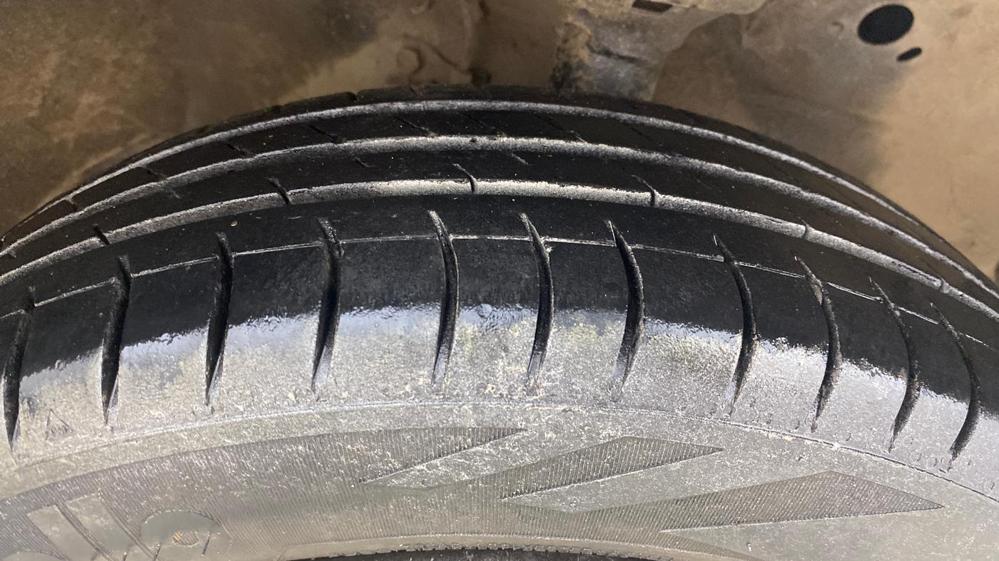 2015 Maruti Wagon R 1.0 VXI, Petrol, Manual, 84,560 km, Right Front Tyre Tread