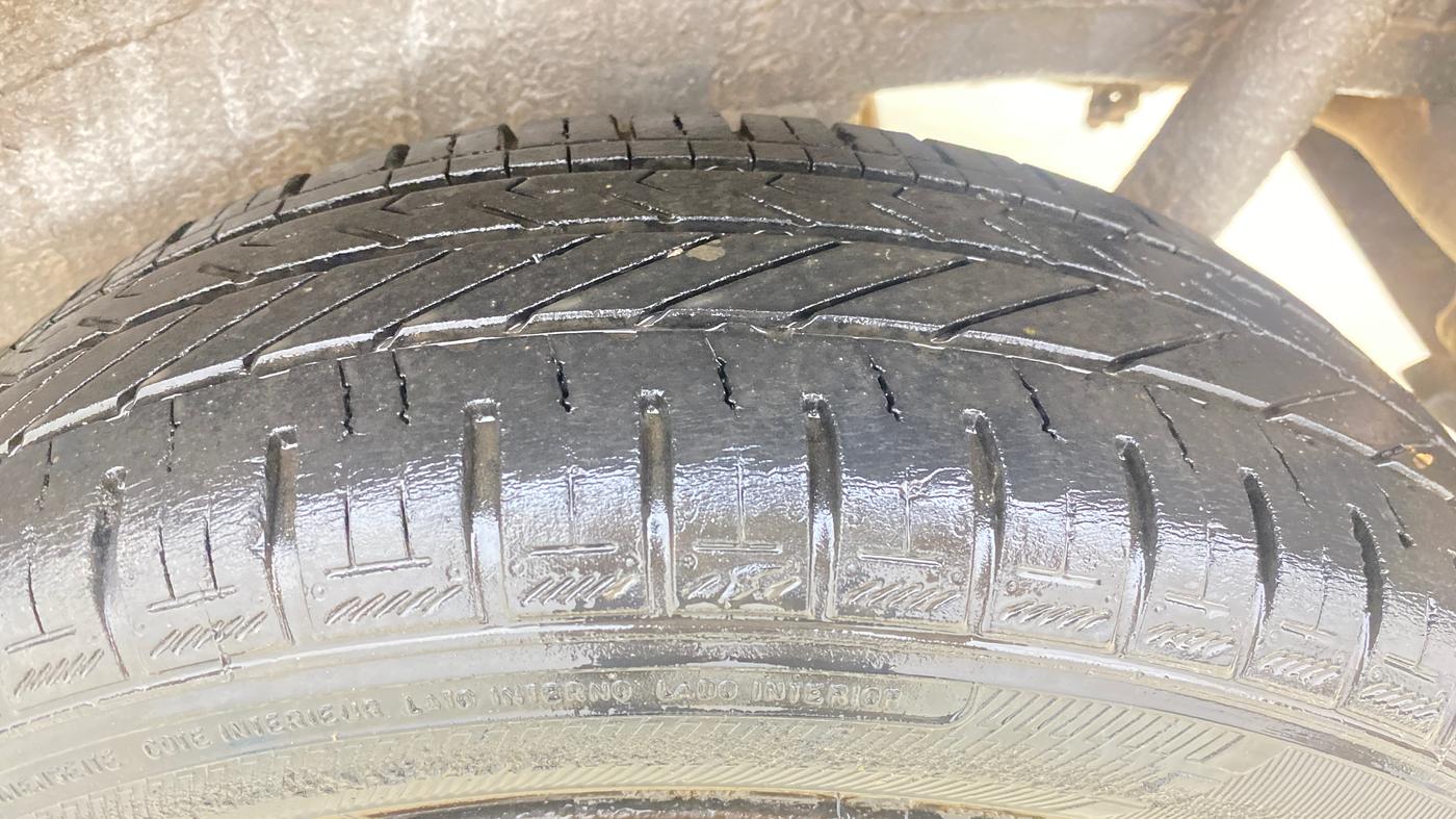 2015 Maruti Wagon R 1.0 VXI, Petrol, Manual, 84,560 km, Left Rear Tyre Tread