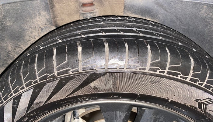 2022 KIA SELTOS HTX PETROL 1.5, Petrol, Manual, 5,981 km, Right Rear Tyre Tread