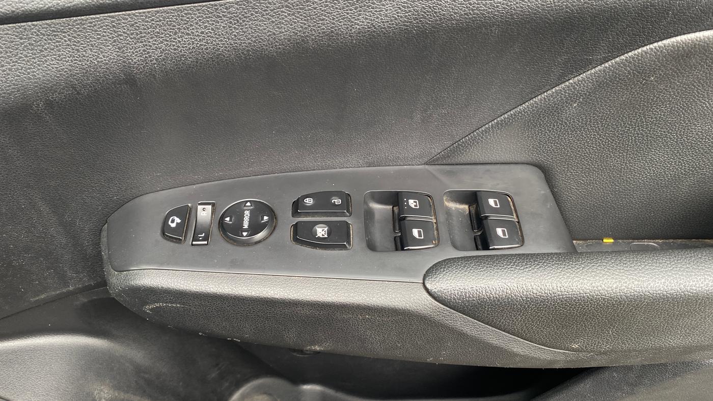 2020 Hyundai Verna SX (O) 1.0 TURBO DCT, Petrol, Automatic, 71,816 km, Driver Side Door Panels Control