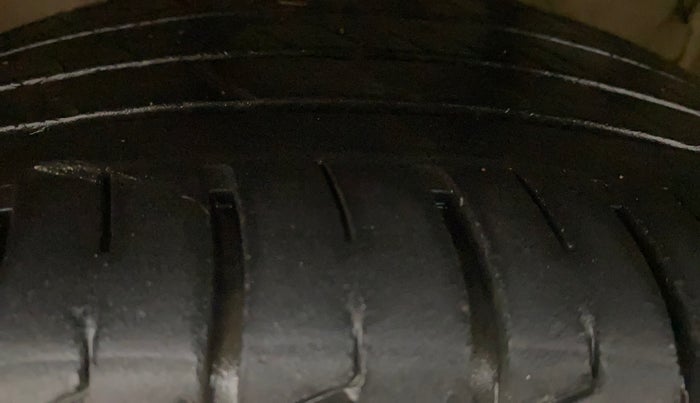 2022 KIA SELTOS HTX 1.5 PETROL, Petrol, Manual, 28,282 km, Left Front Tyre Tread