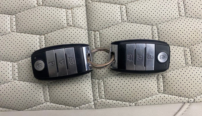 2022 KIA SELTOS HTX 1.5 PETROL, Petrol, Manual, 28,282 km, Key Close Up