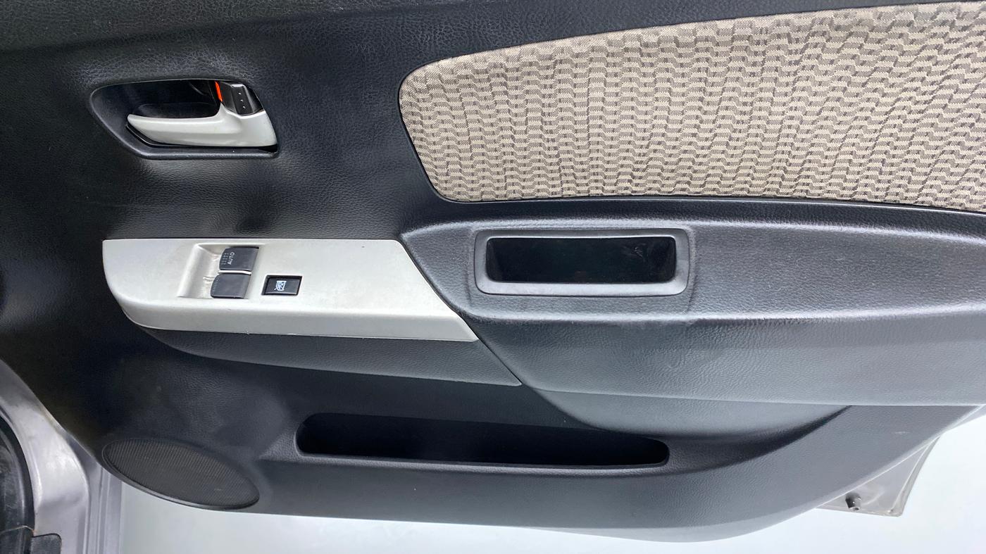 2014 Maruti Wagon R 1.0 LXI, Petrol, Manual, 63,620 km, Driver Side Door Panels Control