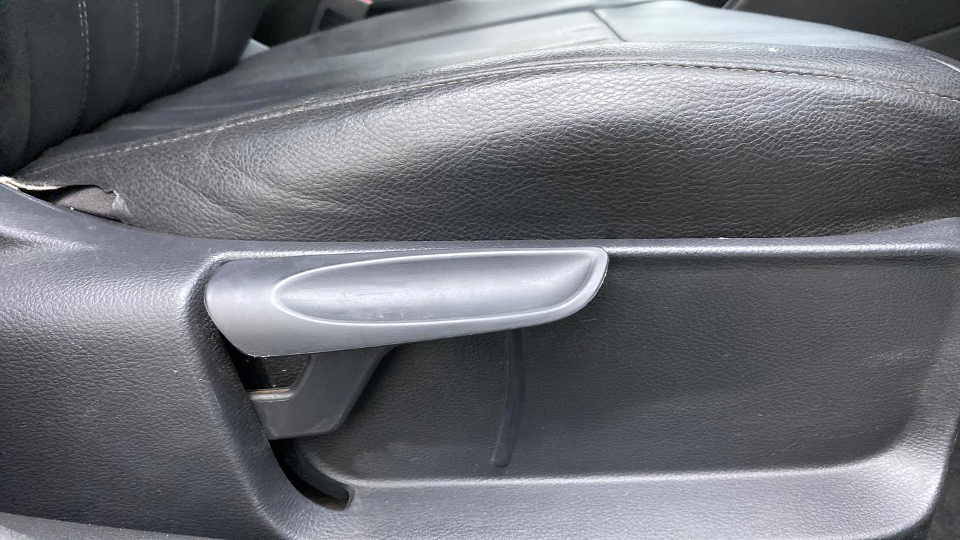 2019 Volkswagen Polo Trendline 1.0 L Petrol, Petrol, Manual, 61,142 km, Driver Side Adjustment Panel
