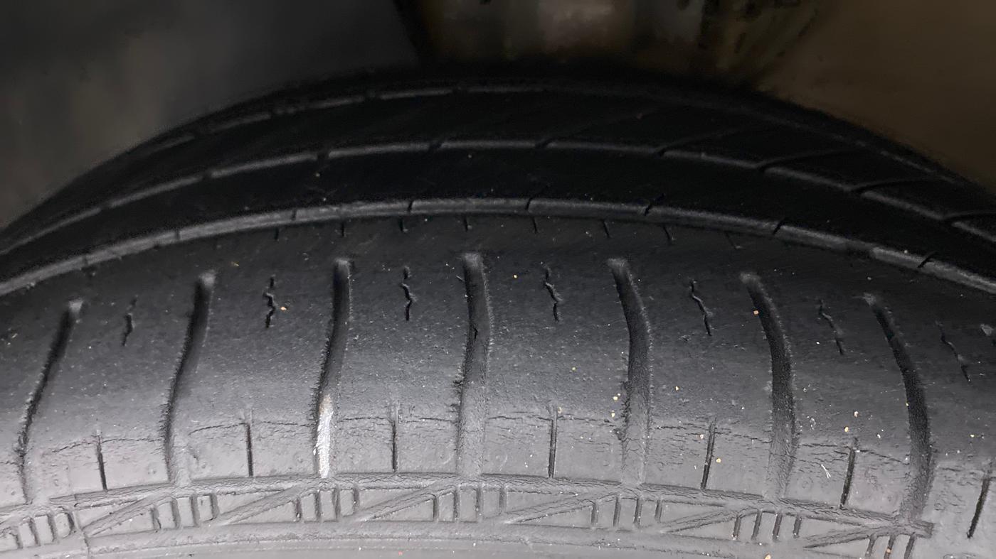 2019 Volkswagen Polo Trendline 1.0 L Petrol, Petrol, Manual, 61,142 km, Left Front Tyre Tread