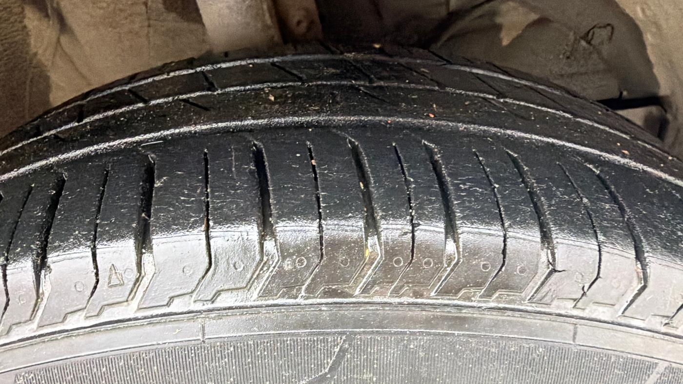 2024 Maruti Swift LXi, Petrol, Manual, 32,220 km, Right Front Tyre Tread