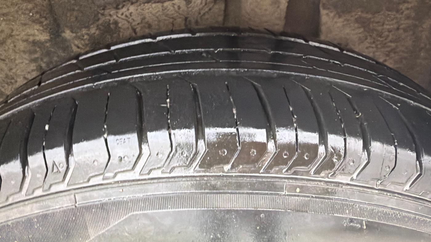 2024 Maruti Swift LXi, Petrol, Manual, 32,220 km, Left Rear Tyre Tread