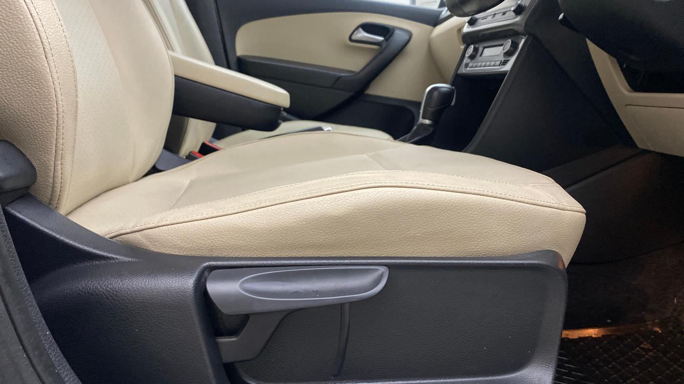 2018 Volkswagen Vento HIGHLINE PLUS 1.5 AT 16 ALLOY, Diesel, Automatic, 89,413 km, Driver Side Adjustment Panel