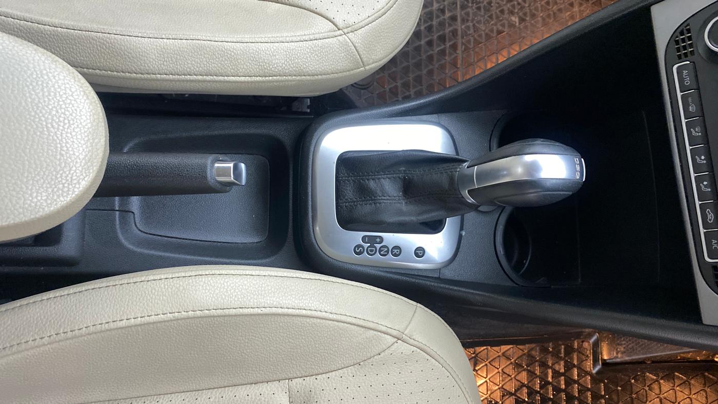 2018 Volkswagen Vento HIGHLINE PLUS 1.5 AT 16 ALLOY, Diesel, Automatic, 89,413 km, Gear Lever