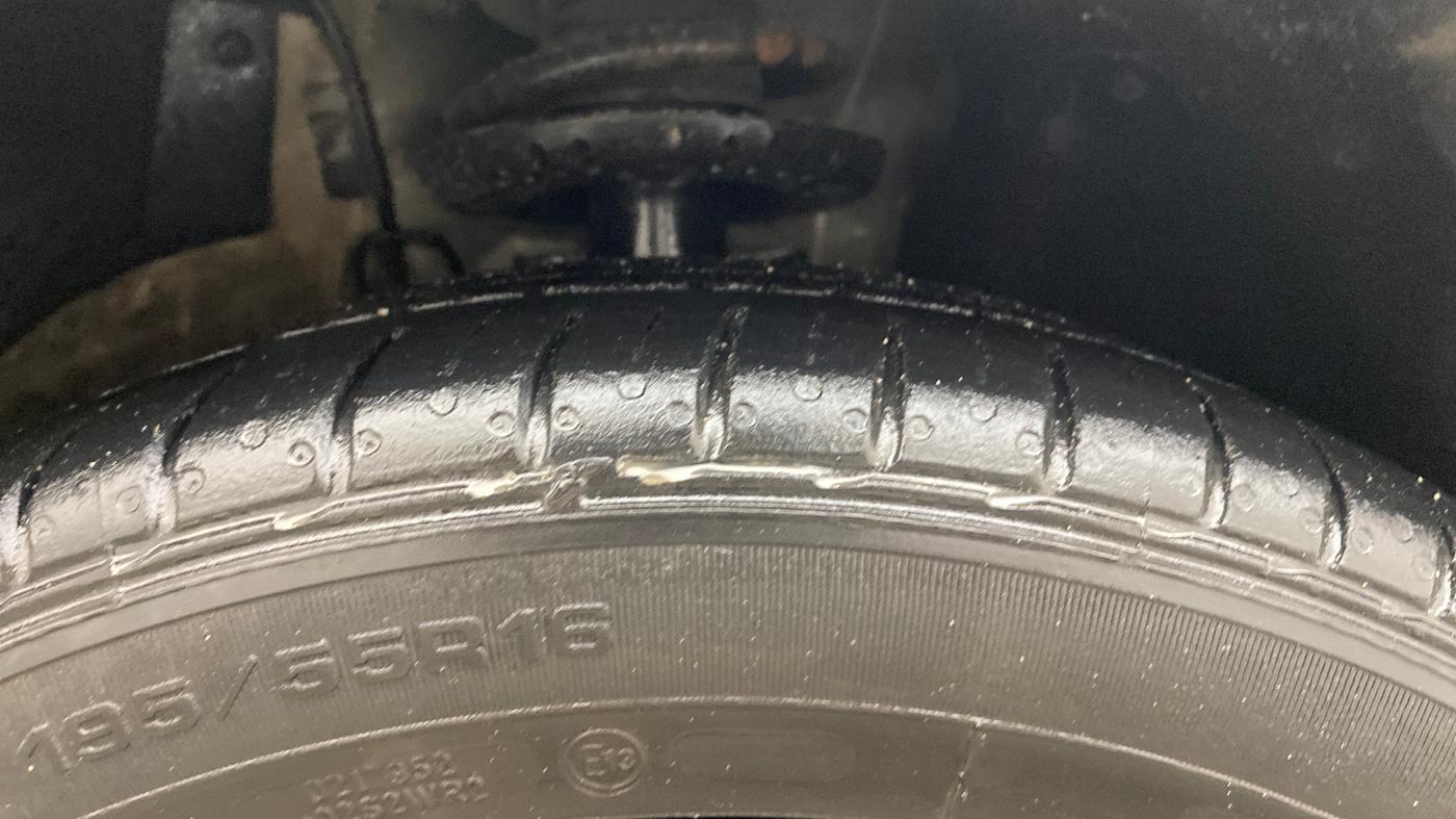 2018 Volkswagen Vento HIGHLINE PLUS 1.5 AT 16 ALLOY, Diesel, Automatic, 89,413 km, Right Front Tyre Tread