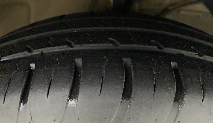 2020 Maruti Dzire VXI, Petrol, Manual, 19,844 km, Right Front Tyre Tread