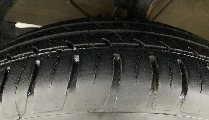 2020 Maruti Dzire VXI, Petrol, Manual, 19,844 km, Left Front Tyre Tread