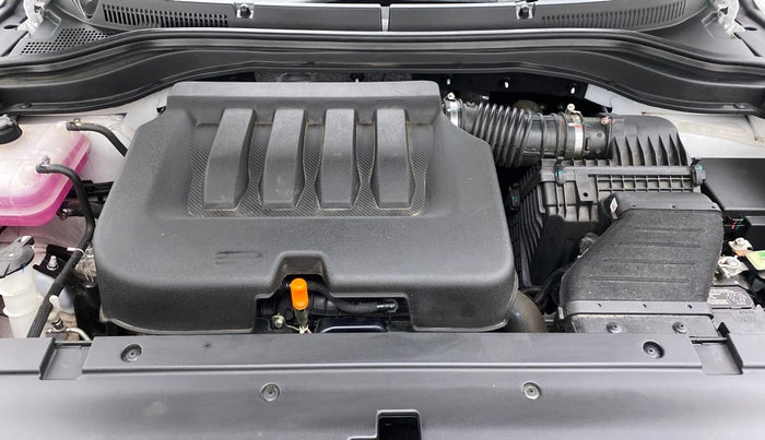 2022 Mahindra XUV700 AX 7 LUXURY P AT 7 STR, Petrol, Automatic, 6,835 km, Open Bonet