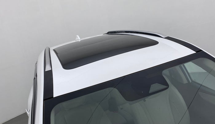 2022 Mahindra XUV700 AX 7 LUXURY P AT 7 STR, Petrol, Automatic, 6,835 km, Roof