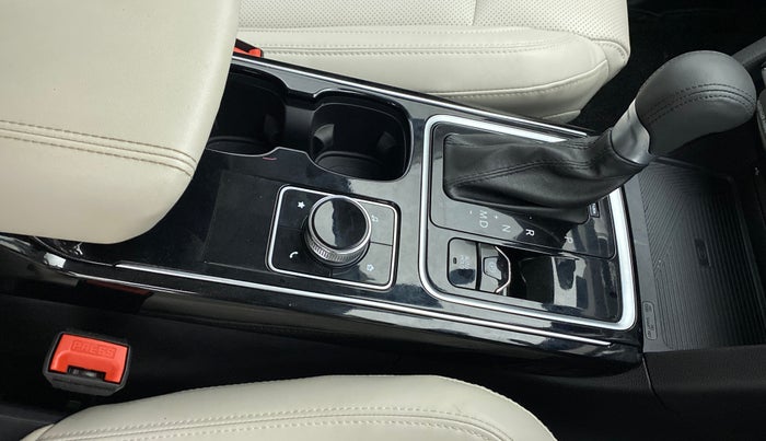 2022 Mahindra XUV700 AX 7 LUXURY P AT 7 STR, Petrol, Automatic, 6,835 km, Gear Lever
