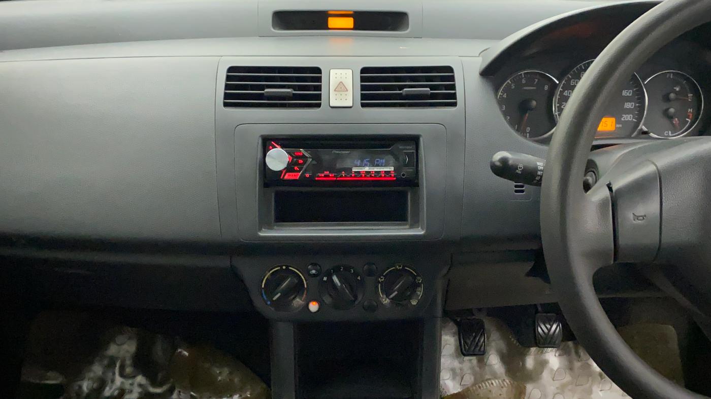 2011 Maruti Swift VXI, Petrol, Manual, 93,751 km, Air Conditioner