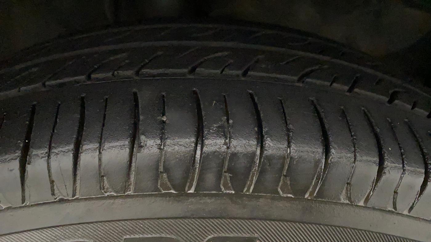 2011 Maruti Swift VXI, Petrol, Manual, 93,751 km, Right Front Tyre Tread