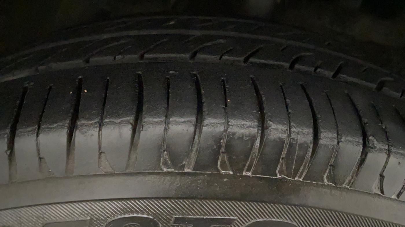 2011 Maruti Swift VXI, Petrol, Manual, 93,751 km, Right Rear Tyre Tread