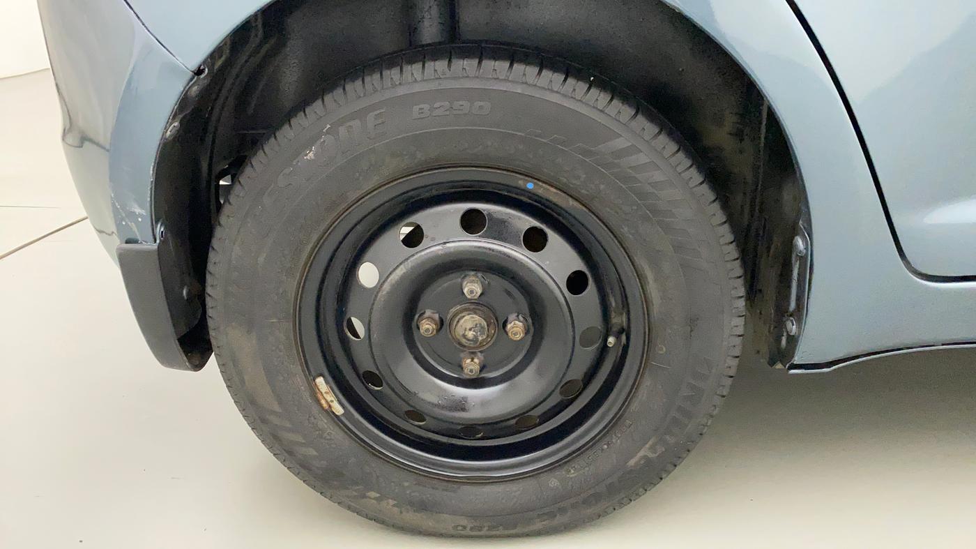 2011 Maruti Swift VXI, Petrol, Manual, 93,751 km, Right Rear Wheel