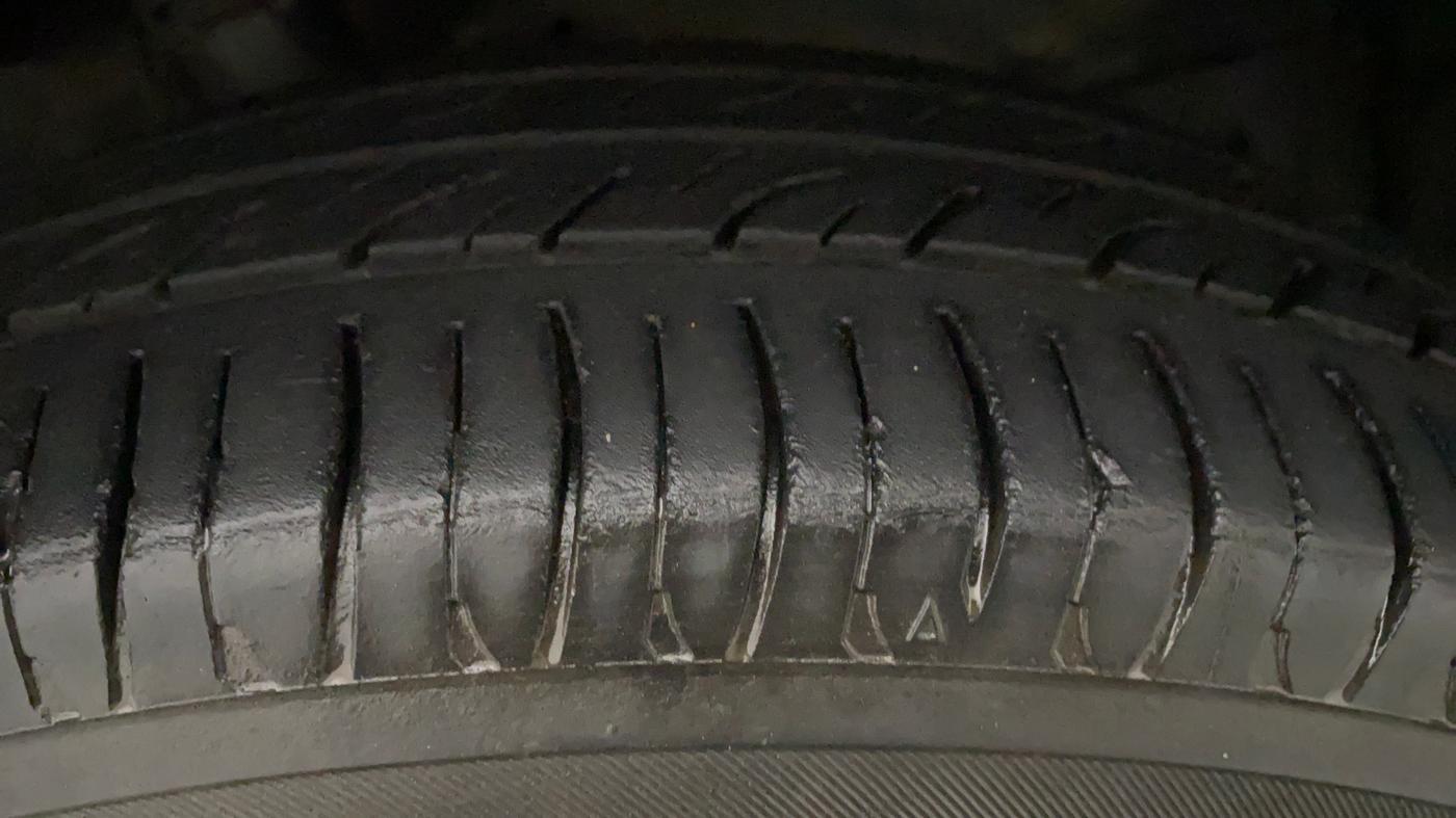 2011 Maruti Swift VXI, Petrol, Manual, 93,751 km, Left Rear Tyre Tread