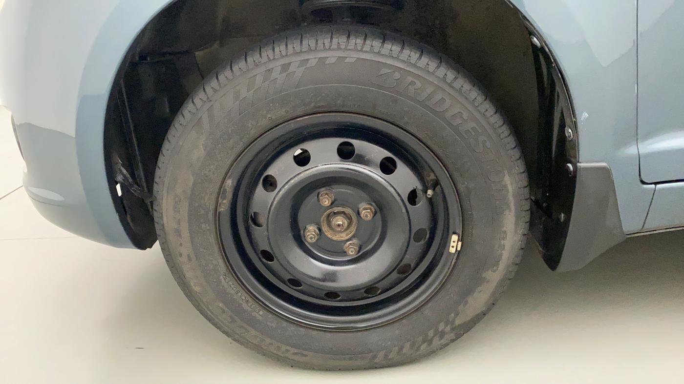 2011 Maruti Swift VXI, Petrol, Manual, 93,751 km, Left Front Wheel