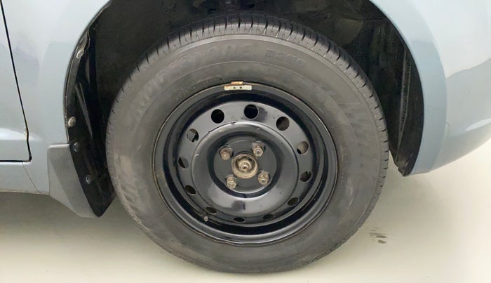 2011 Maruti Swift VXI, Petrol, Manual, 93,751 km, Right Front Wheel
