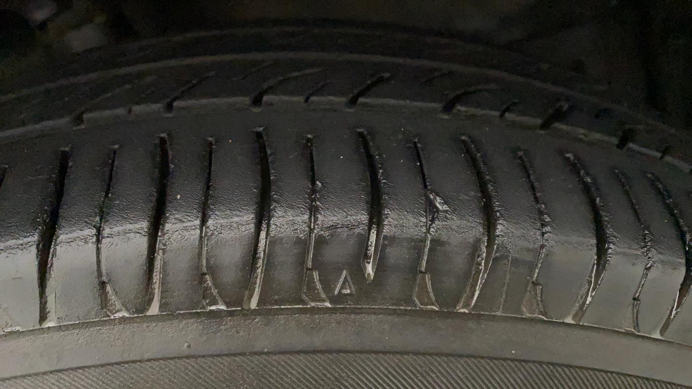 2011 Maruti Swift VXI, Petrol, Manual, 93,751 km, Left Front Tyre Tread