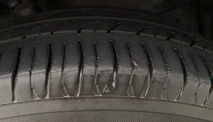 2011 Maruti Swift VXI, Petrol, Manual, 93,751 km, Left Front Tyre Tread