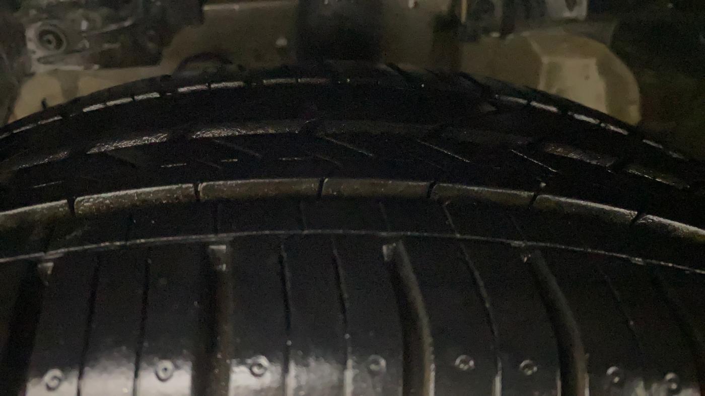 2017 Ford Figo Aspire TITANIUM 1.2 PETROL, Petrol, Manual, 53,916 km, Left Front Tyre Tread