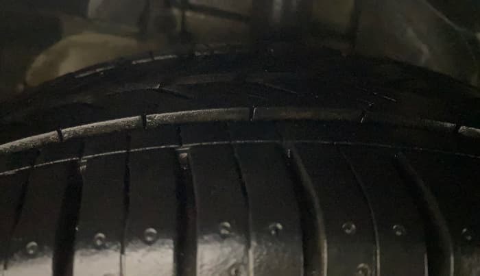2017 Ford Figo Aspire TITANIUM 1.2 PETROL, Petrol, Manual, 53,916 km, Right Front Tyre Tread